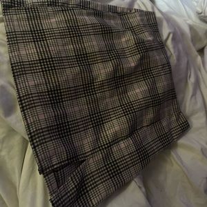 Plaid mini skirt with leg slit
